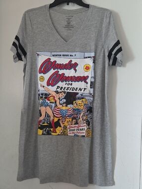 Wonder Woman Graphic V-Neck Short Sleeve Tee Dress - Light Gray